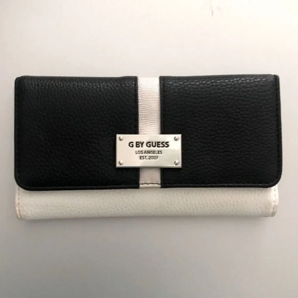 Guess wallet black white